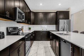 Private kitchen - 6 Bedroomss/ Champions Gate Home by RedAwning (Davenport)