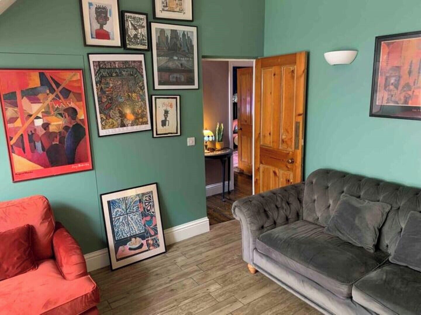 Smart TV, fireplace, stereo, computer monitors