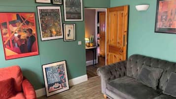 Smart TV, fireplace, stereo, computer monitors