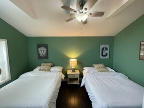 4 chambres, fer et planche à repasser, Wi-Fi, draps fournis