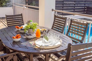 Outdoor dining - Coral Olympus Hera - Four Bedroom Villa, Sleeps 8 (Peyia)