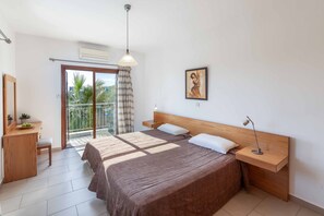 4 bedrooms, WiFi, bed sheets - Coral Olympus Hera - Four Bedroom Villa, Sleeps 8 (Peyia)