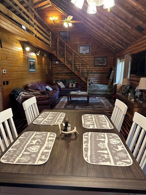 Interior - The Eagle’s Nest - 12 miles to Soaring Eagle Casino! Mt. Pleasant - Midland (Midland)