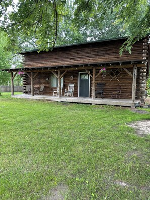 Terrace/patio - The Eagle’s Nest - 12 miles to Soaring Eagle Casino! Mt. Pleasant - Midland (Midland)