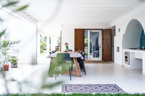 House in the countryside surrounded by nature and Mediterranean bush.