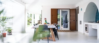 House in the countryside surrounded by nature and Mediterranean bush.