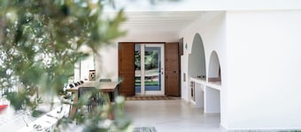 House in the countryside surrounded by nature and Mediterranean bush.