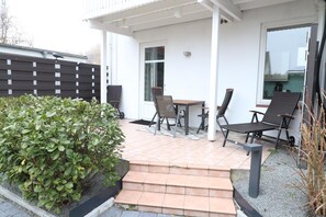 Outdoor dining - 39 Weiße Villa am Schwanenteich EG Rechts (Burg auf Fehmarn)