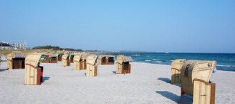 40 Weiße Villa am Schwanenteich OG Links