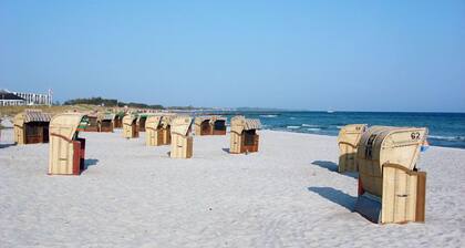 40 Weiße Villa am Schwanenteich OG links