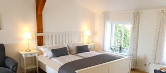 41 Weiße Villa am Schwanenteich OG Rechts