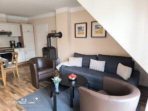 テレビ、DVD プレーヤー、ステレオ