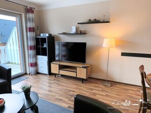 テレビ、DVD プレーヤー、ステレオ