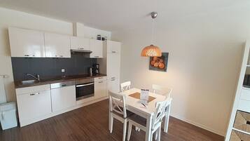 Refrigerador, microondas, horno y lavavajillas