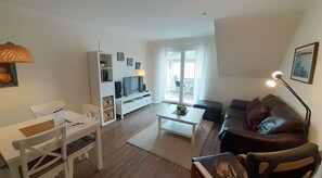 テレビ、DVD プレーヤー、ステレオ