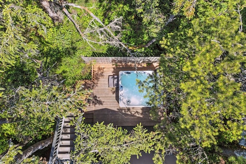 Second Wind MCA#187Hot tub,1/4 block to beach access, Dogs OK, Gas Fireplace