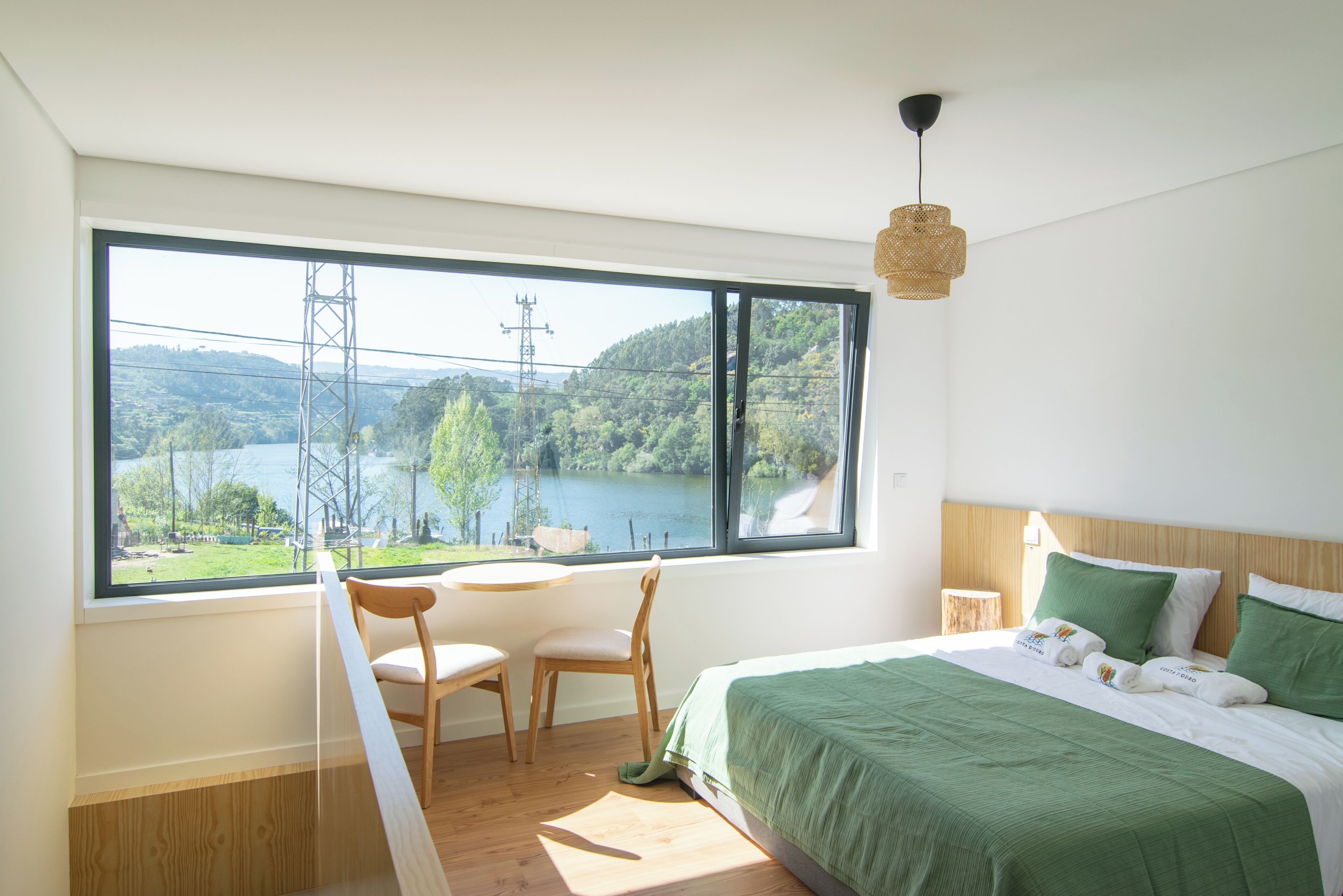 3 bedrooms, WiFi (free), bed sheets