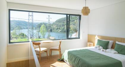 River Beach walking distance. Panoramic River Views. Air conditioning