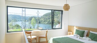River Beach walking distance. Panoramic River Views. Air conditioning