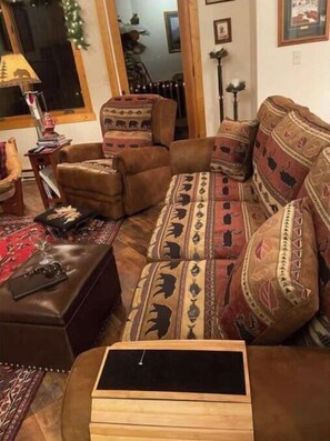 Interior - New Pines Chalet (Big Sky)