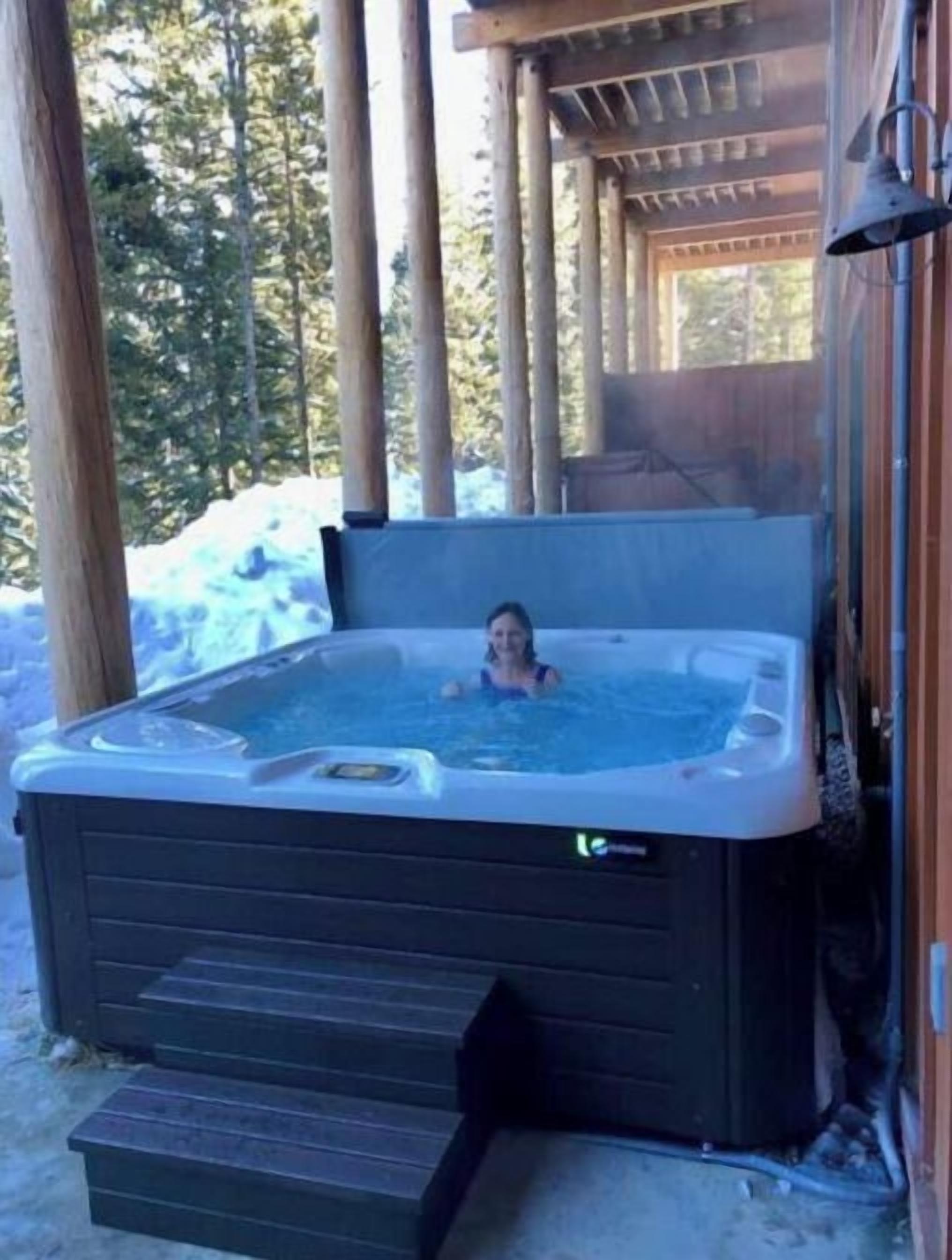 Bañera de hidromasaje al aire libre