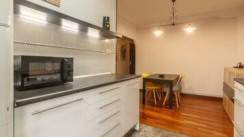 Microwave, oven, stovetop, coffee/tea maker