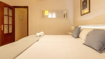 2 bedrooms, iron/ironing board, WiFi, bed sheets