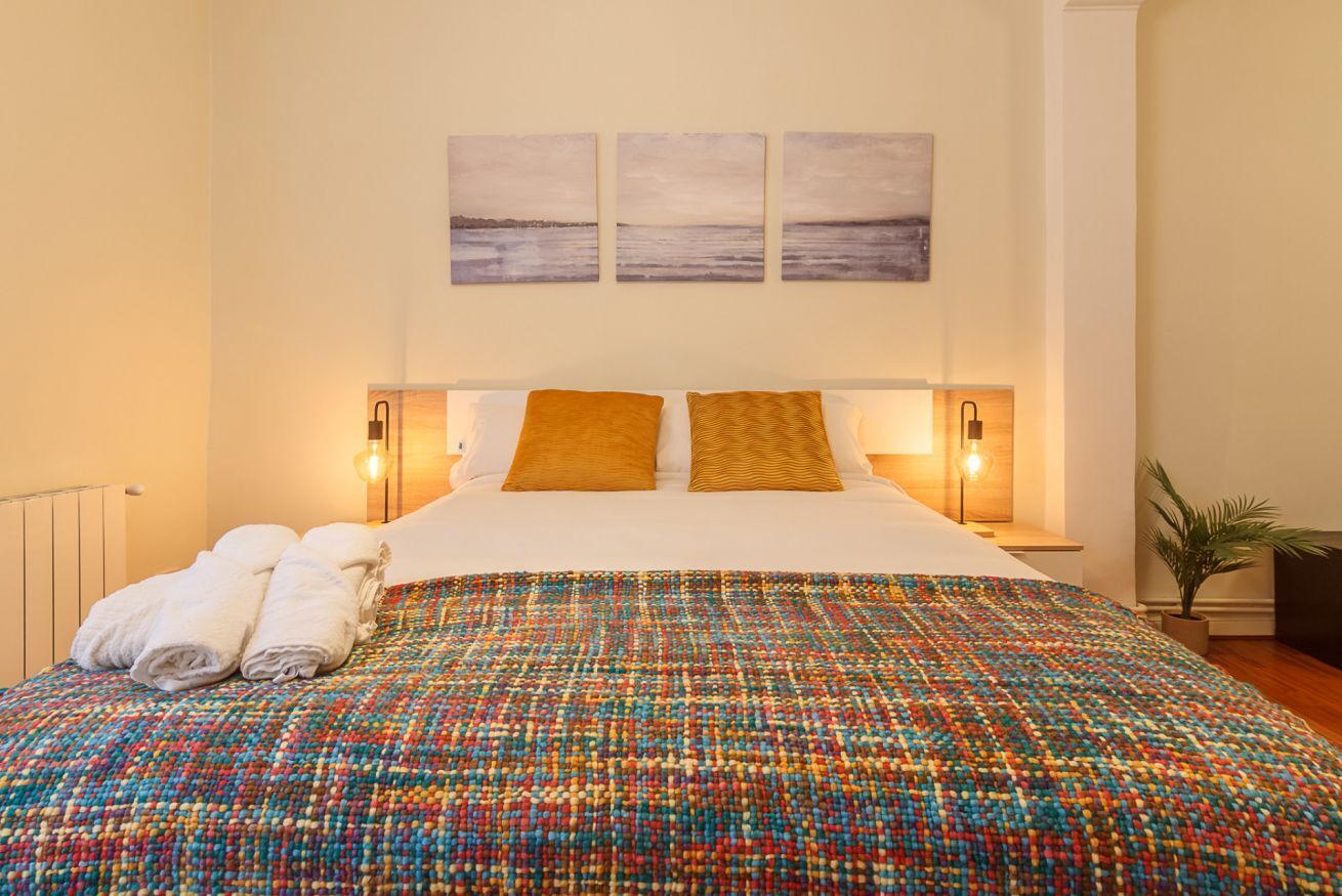 2 chambres, fer et planche à repasser, Wi-Fi, draps fournis