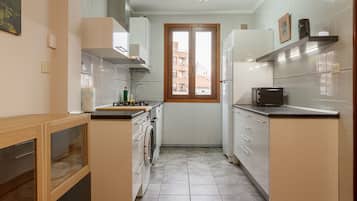 Microwave, oven, stovetop, coffee/tea maker