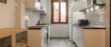 Microwave, oven, stovetop, coffee/tea maker