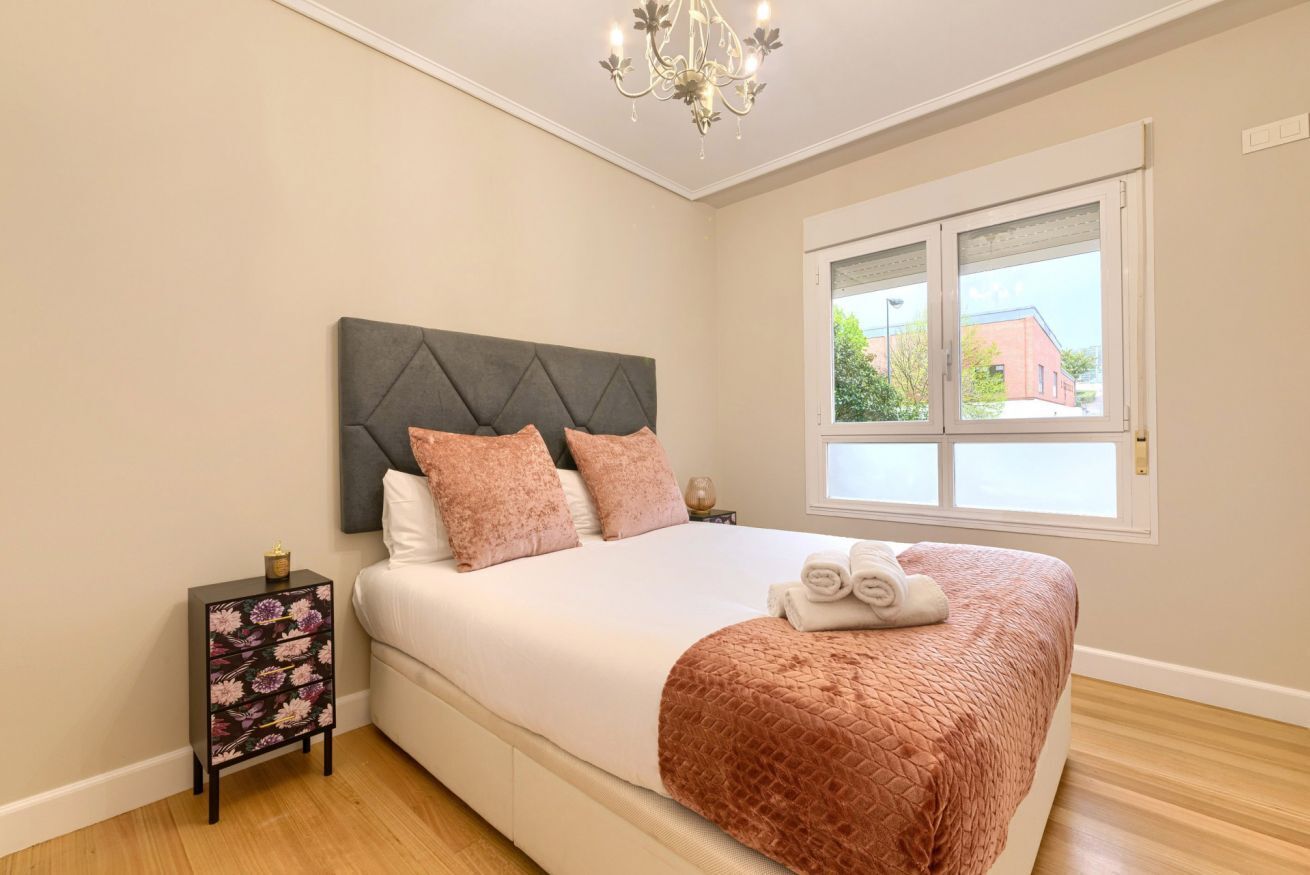 3 bedrooms, bed sheets