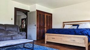 4 bedrooms, desk, WiFi