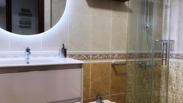 Shower, bidet, towels
