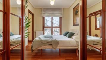 2 bedrooms, WiFi, bed sheets