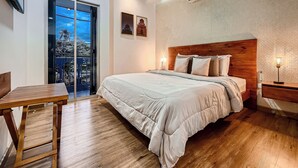 浪漫客房 | 高档床上用品、Select Comfort 床、迷你吧、客房内保险箱