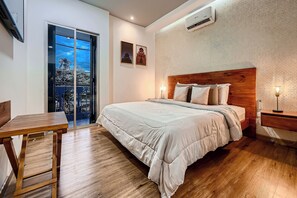 Kamar Romantis | Seprai premium, tempat tidur Select Comfort, minibar, dan brankas