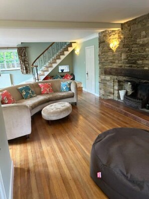 Smart TV - Charming Group Stay – Peaceful Retreat near London (Bexley,)