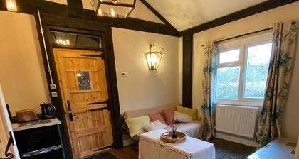 Charming Group Stay â Peaceful Retreat near London