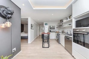 Basic-Apartment, 2 Queen-Betten | Eigene Küche | Kühlschrank, Mikrowelle, Herdplatte, Geschirrspüler