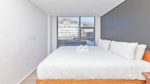 Basic Apartment, 2 Queen Beds - Luxurious 2 BD Apartment in Woodstock (Cape Town)