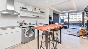 Basic Apartment, 2 Queen Beds | Private kitchen - Luxurious 2 BD Apartment in Woodstock (Cape Town)