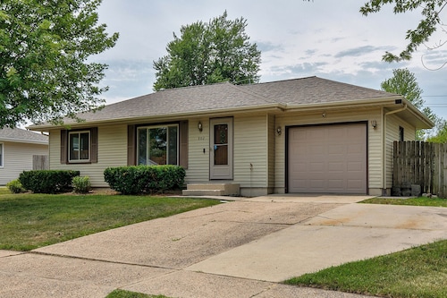 Des Moines Entire home  3 Bdms King; Queen; Twins  quiet near High Trestle Trail