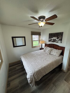 3 bedrooms, desk, iron/ironing board, free WiFi