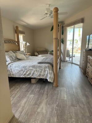 3 bedrooms, iron/ironing board, free WiFi, bed sheets - #1 Amazing Waterfront Home w/pool - Prime Location 3 bed/3bath (Port Charlotte)