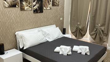 Business kamer | Hypoallergeen beddengoed, een kluis op de kamer, een bureau