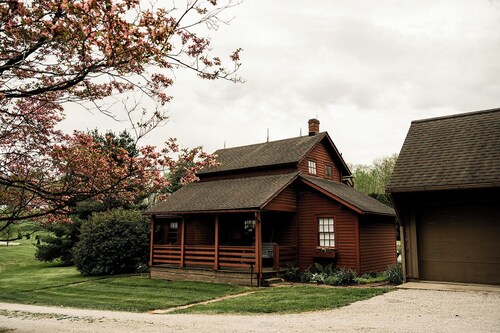 Whimsical Cottage w/ Pond View
