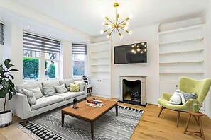 TV - Modern Chelsea Flat, 3Bd 2Bath, Parking, Breakfast (London)