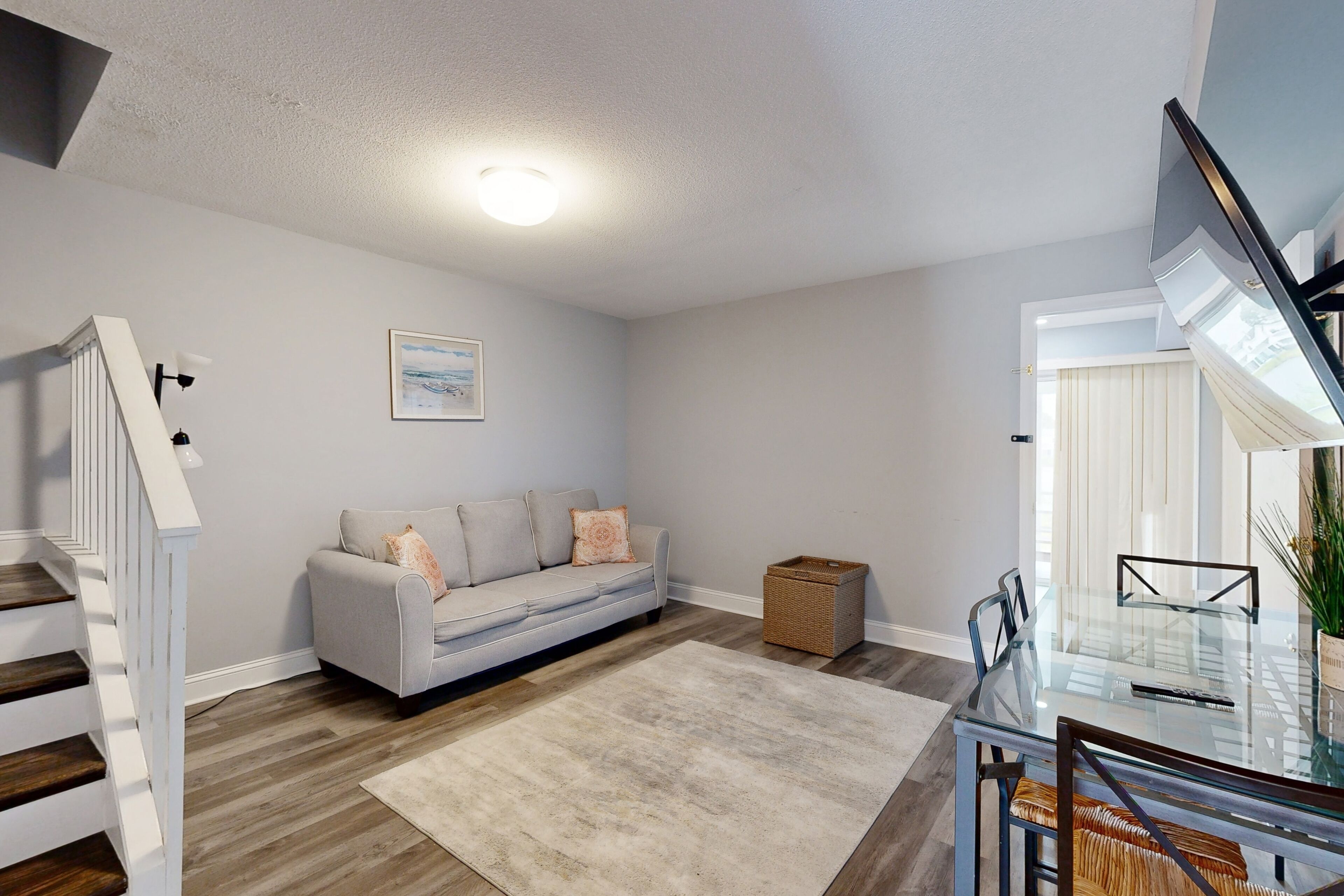 Mallard Lakes townhouse in Selbyville with updated interior & resort amenities