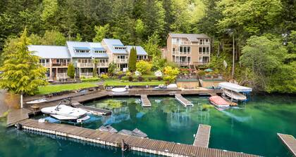Lake Sutherland Retreat | Lakefront townhouse with dock, 2 kayaks, grill, W/D