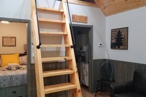 Interior - Holly Nest: Cozy Cabin Getaway near Gatlinburg (Cosby)